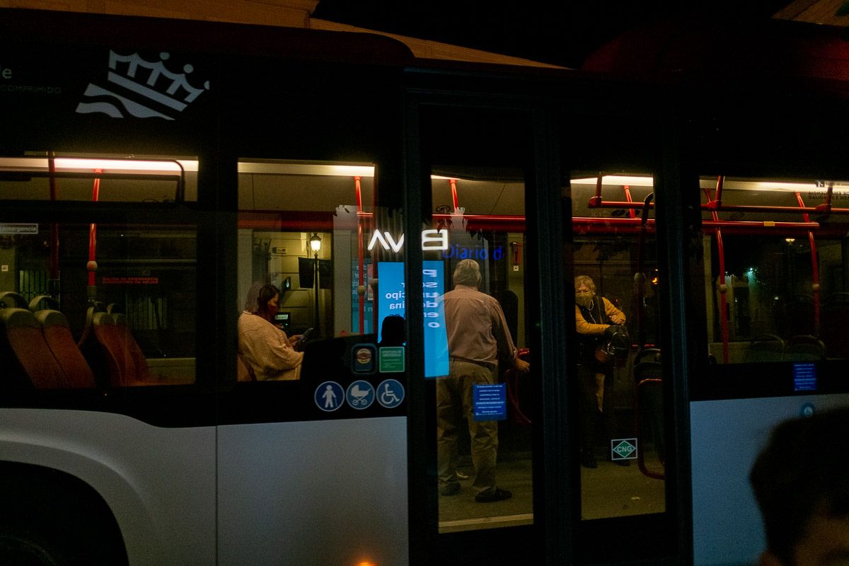 Un autobús urbano en Jerez, en una imagen reciente.