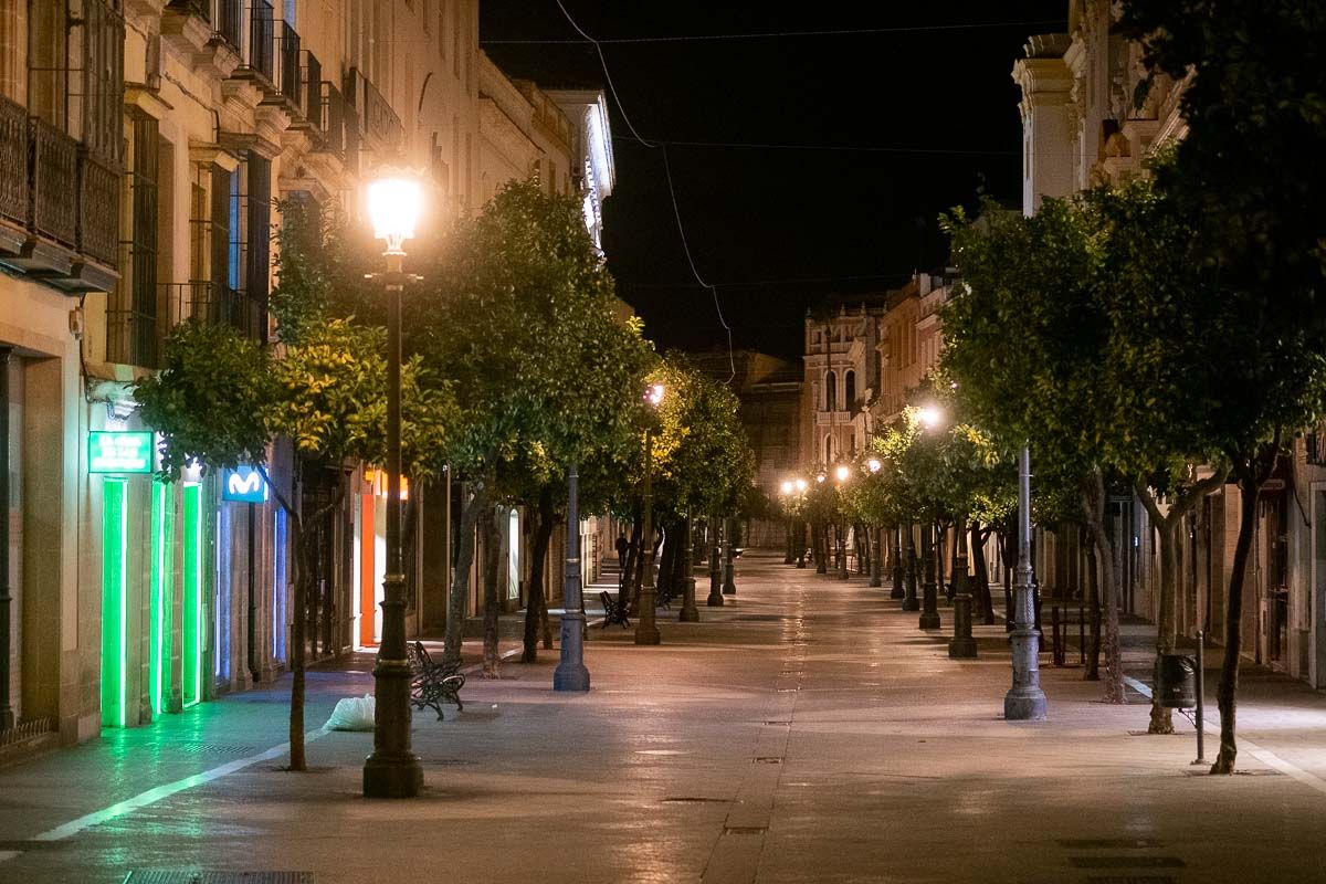 El centro de Jerez, durante el toque de queda.