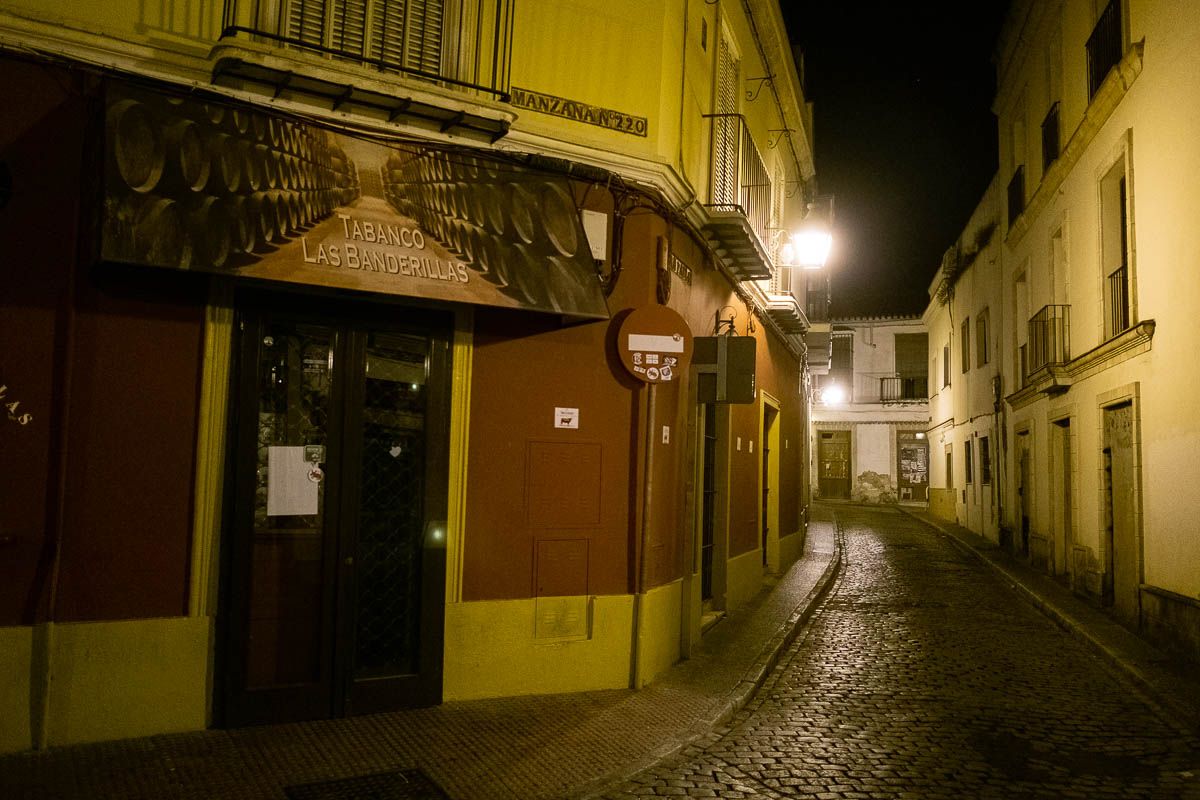 Toque de queda en Jerez, con bares cerrados a cal y canto.
