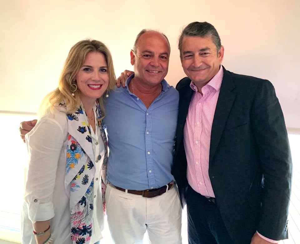 Ramón Aranda, en el centro de la imagen, junto a Ana Mestre y Antonio Sanz, en una imagen de archivo. Autor: Facebook R. A.