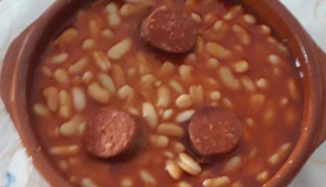 Plato de potaje de habichuelas frescas.