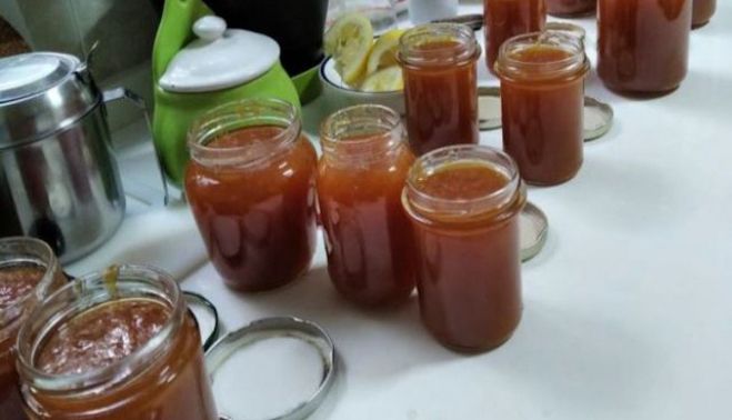 Tarros de mermelada de Damasco.