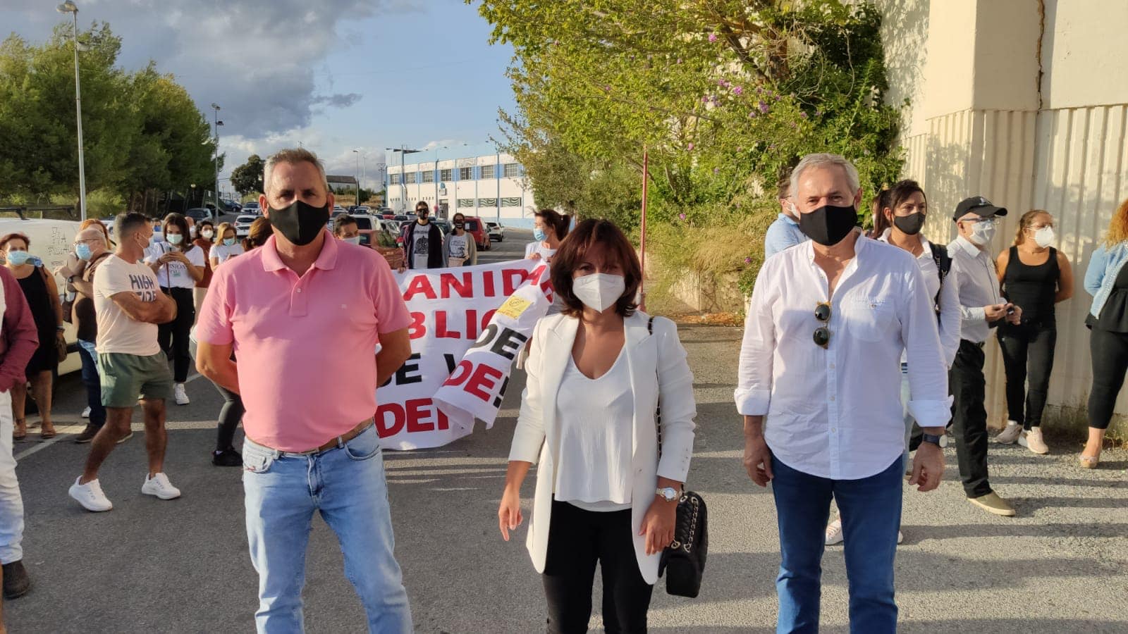 Pedro Barroso, a la izquierda, en una marcha por la sanidad.