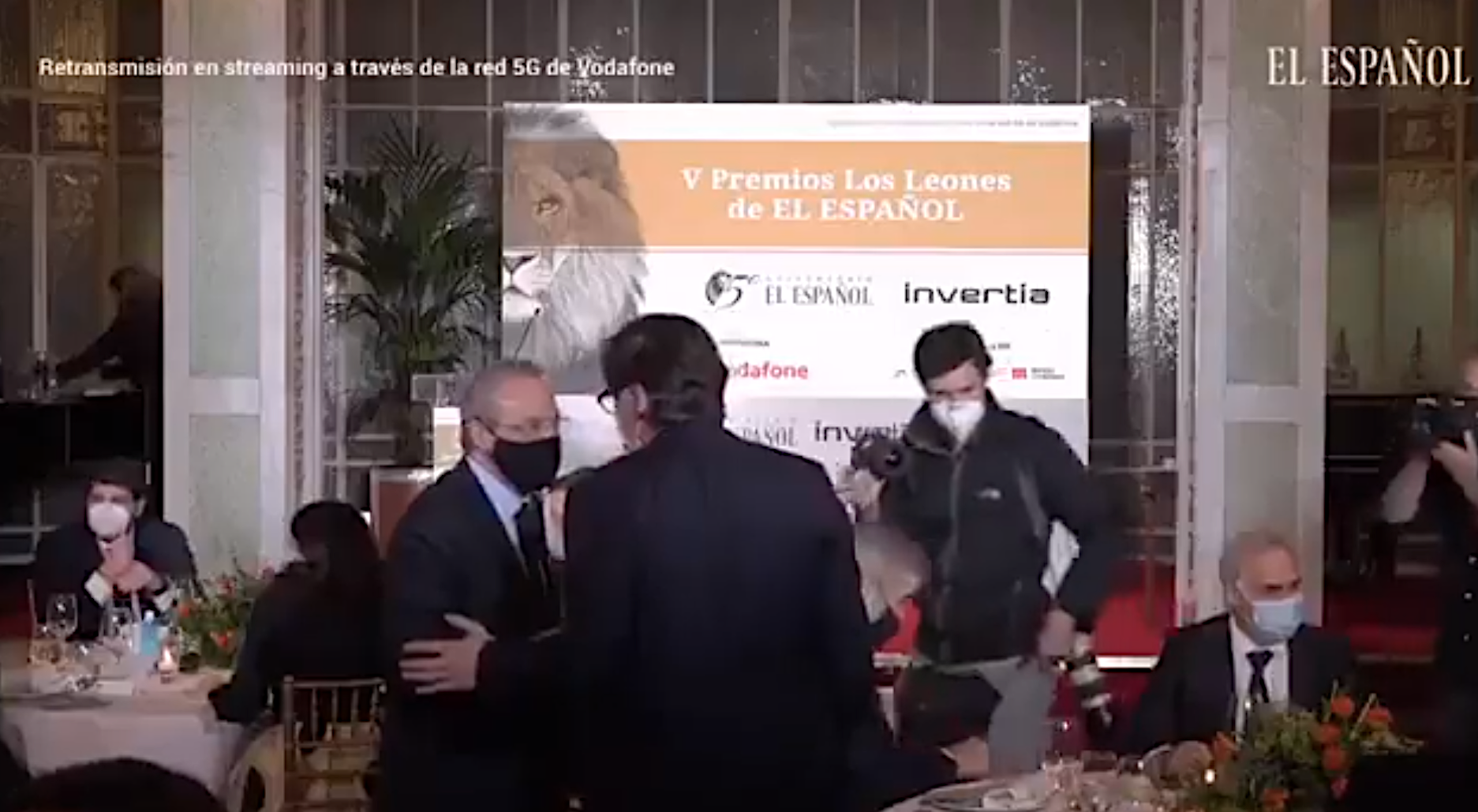 Sin Salvador Illa y Florentino Pérez conversan en el evento del periódico 'El Español', en una imagen de la retransmisión.