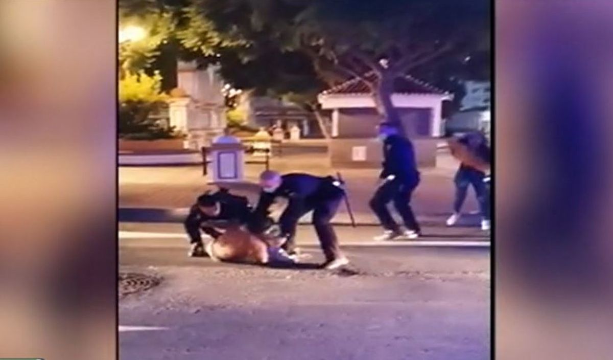 Exceso de violencia de la policía nacional de Fuengirola al reducir a un menor en Fuengirola.