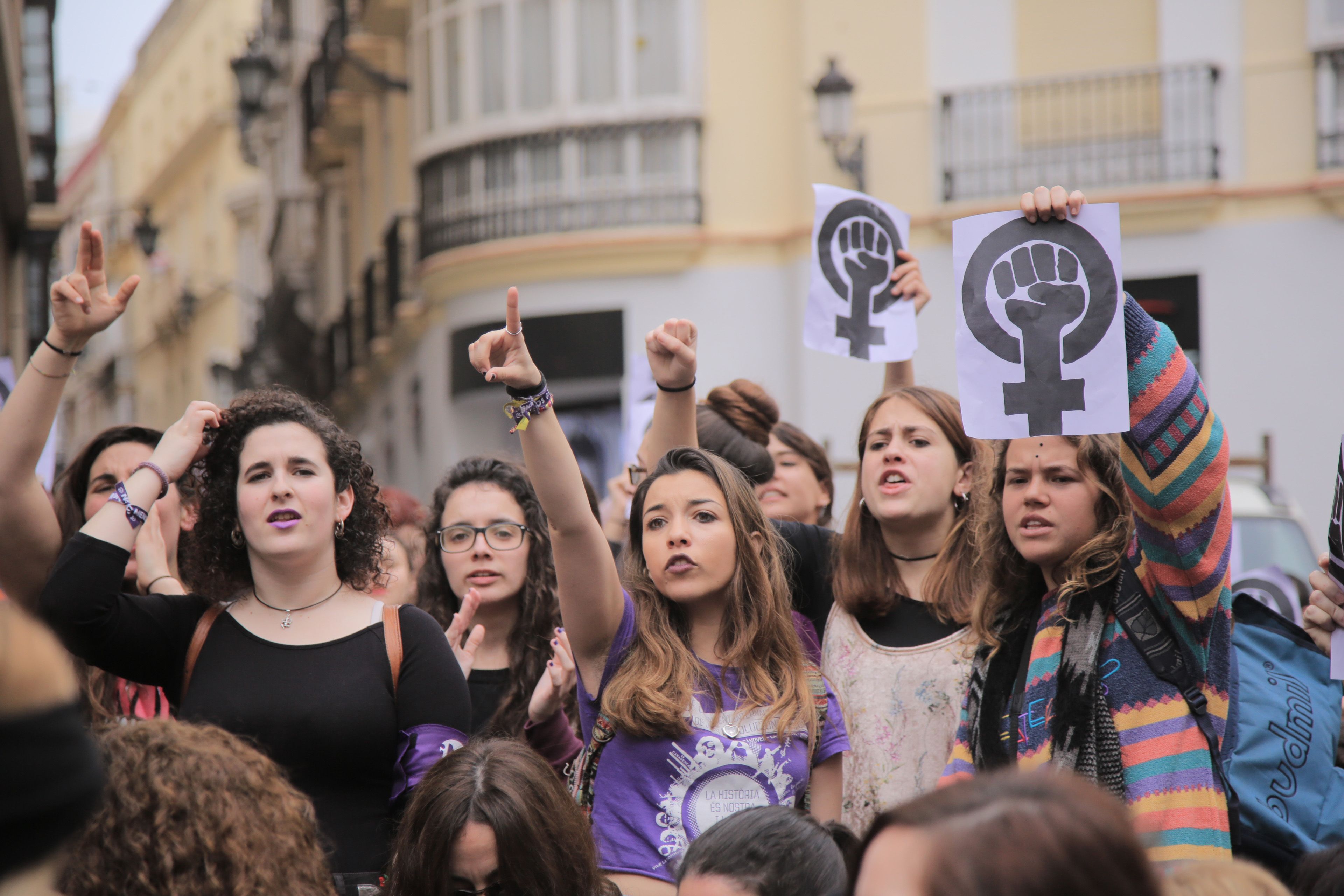 Una imagen de la huelga feminista del pasado 8M en Cádiz. FOTO: ESTEFANÍA ESCORIZA.
