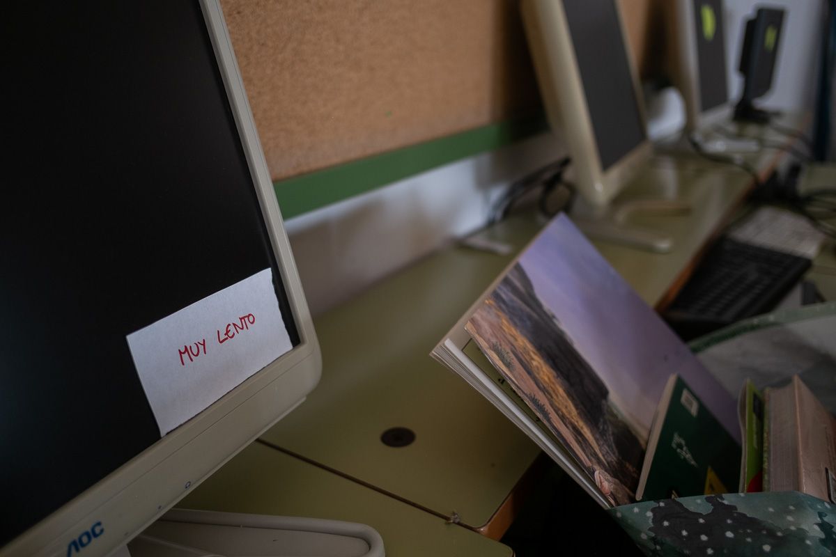 Un ordenador, en un colegio público de Andalucía, en una imagen de archivo. La banda ancha ultrarrápida prevé mejorar las condiciones de acceso.