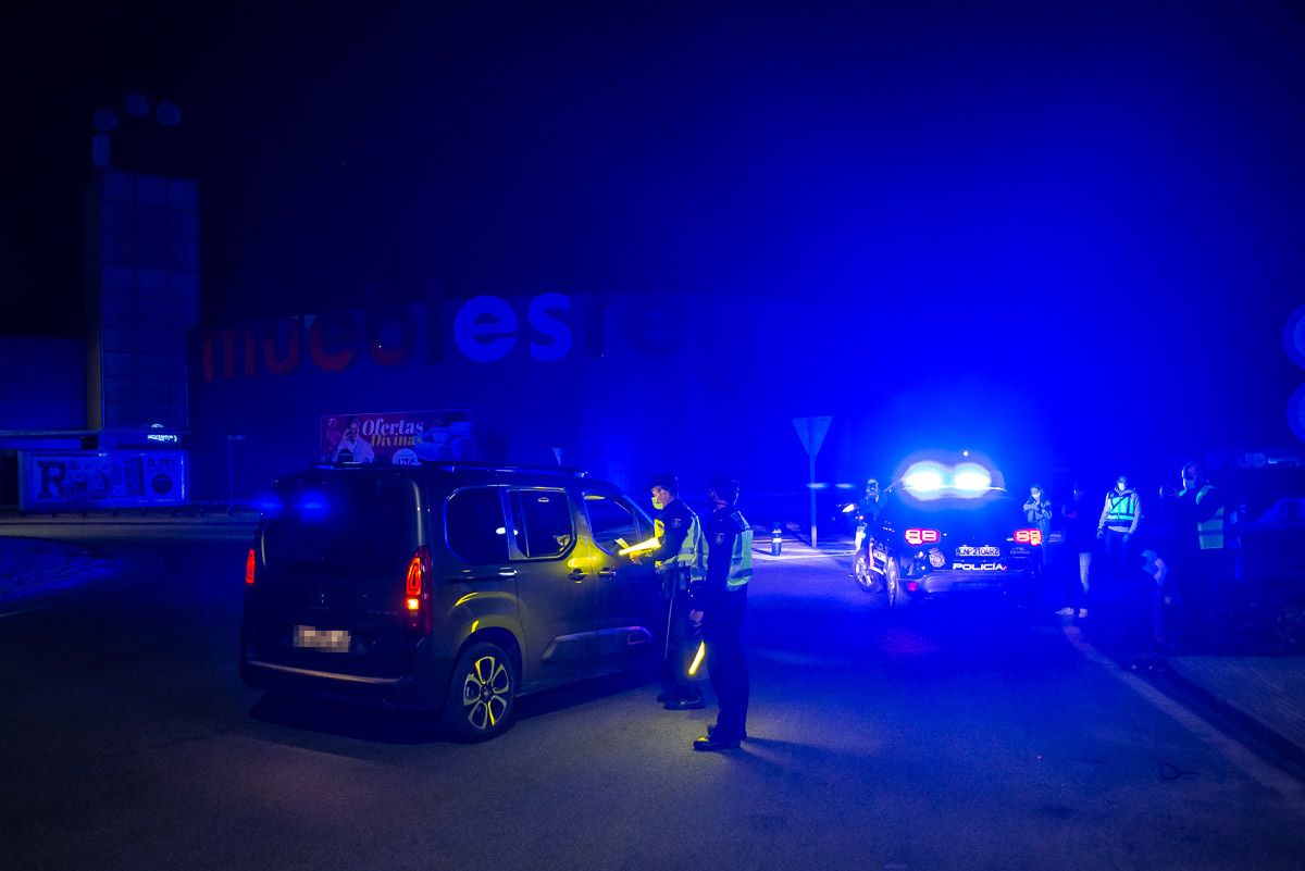 Agentes de Policía Nacional, durante un control por cierre perimetral.