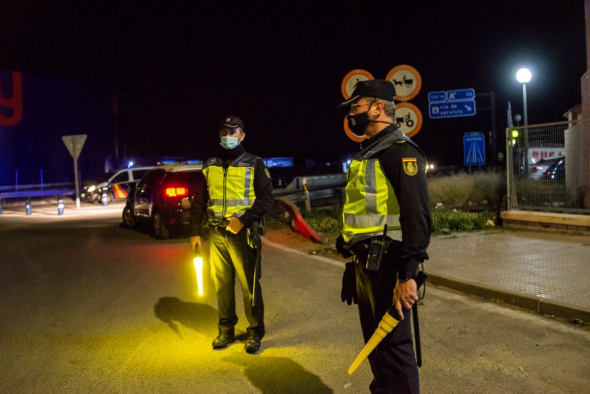 Un control de Policía Nacional a la entrada a Jerez, durante el cierre perimetral.