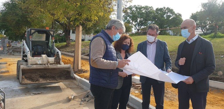Juan Espadas, Antonio Muñoz, y Carmen Fuentes visitando los trabajos de los dos proyectos del Ayuntamiento de Sevilla.