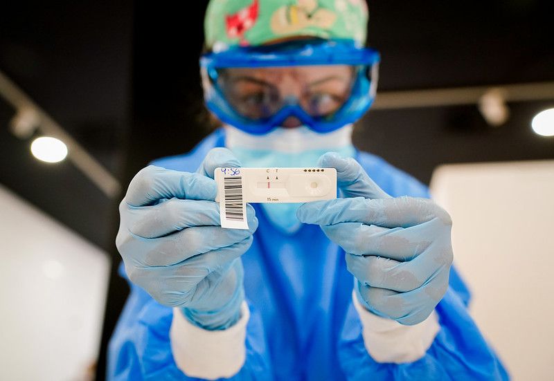 4,3 millones de andaluces confinados y más de 5.600 nuevos contagios.