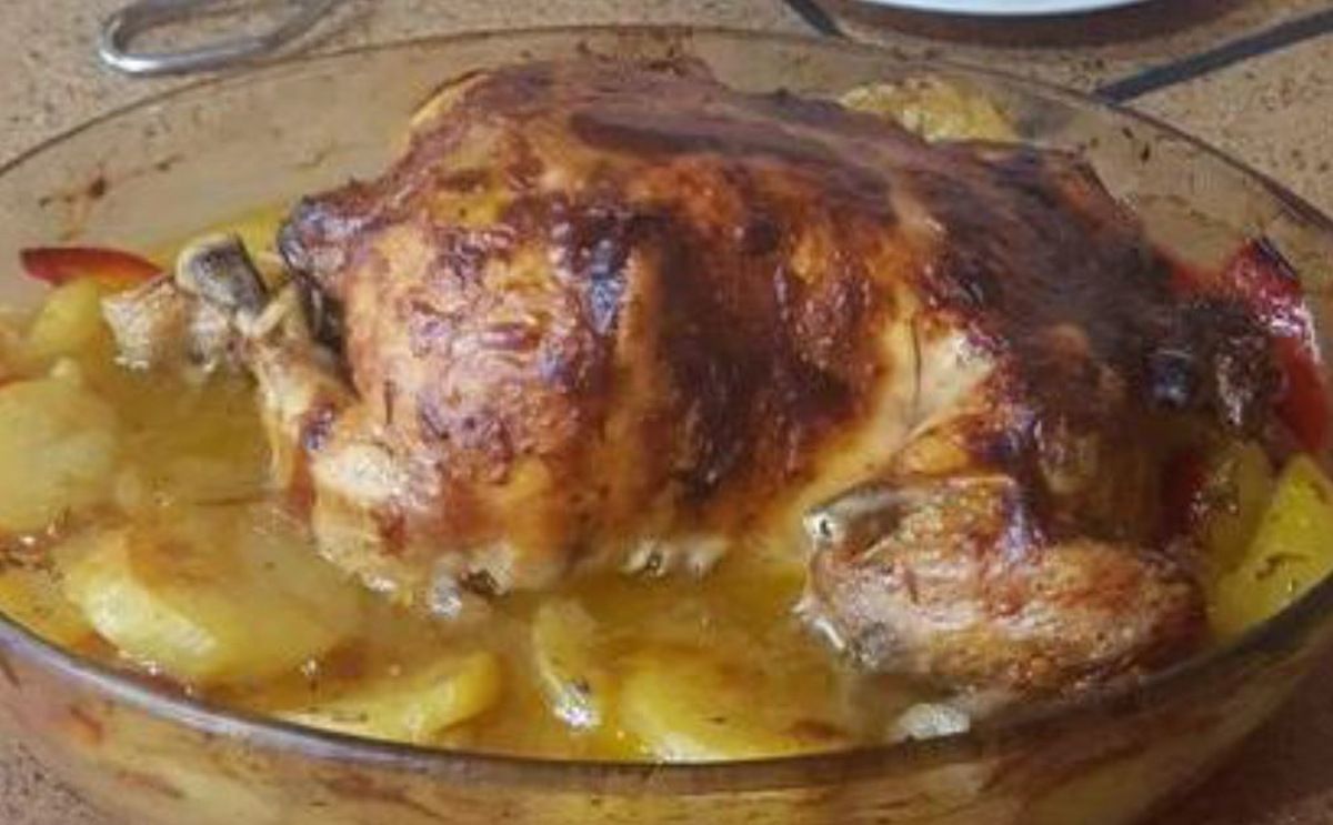 Plato de pollo asado.