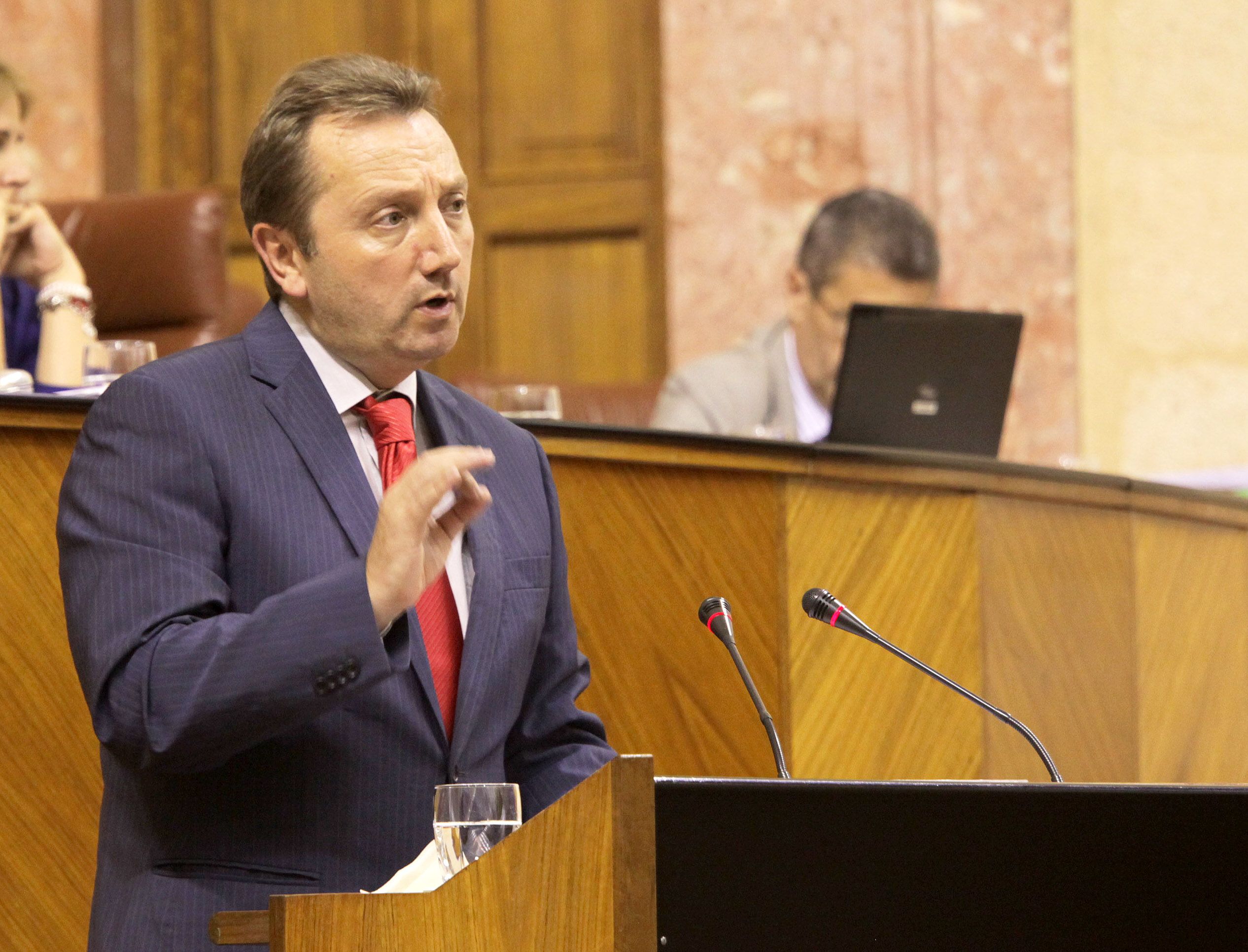 Manuel Recio, ex consejero de Empleo de la Junta, comparece en el Parlamento en septiembre de 2011. Autor: Parlamento