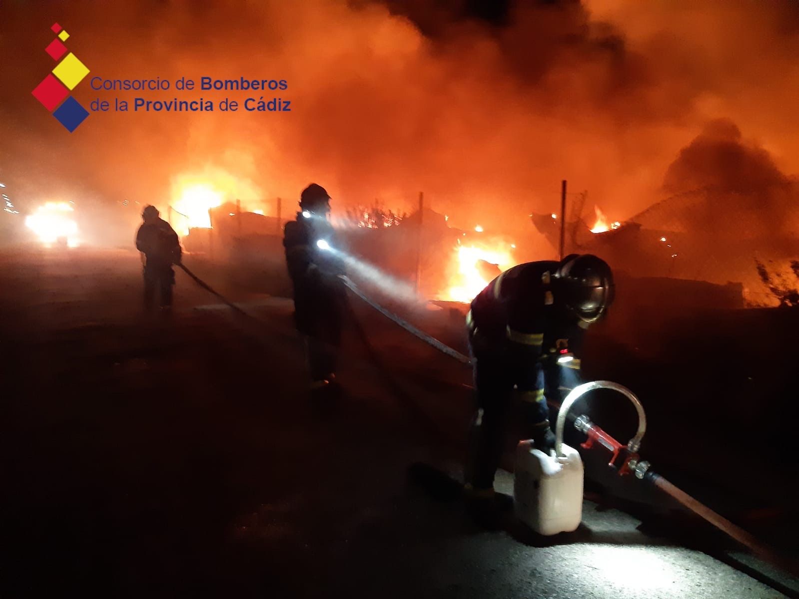 Intervención de Bomberos en el depósito de narcolanchas de El Puerto.
