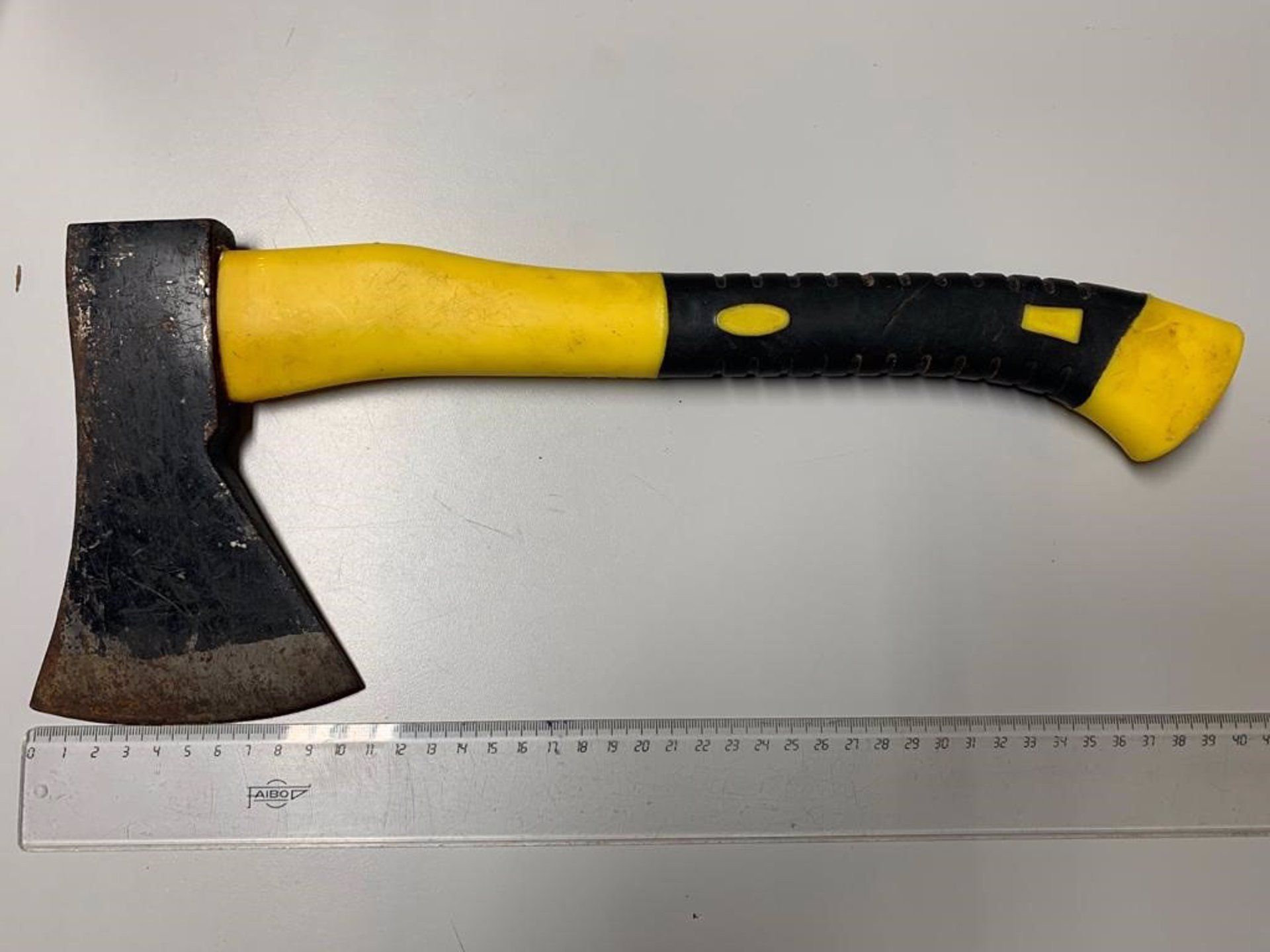 Hacha utilizada en una agresión, similar a la ocurrida en Fuengirola, en una imagen de archivo. 