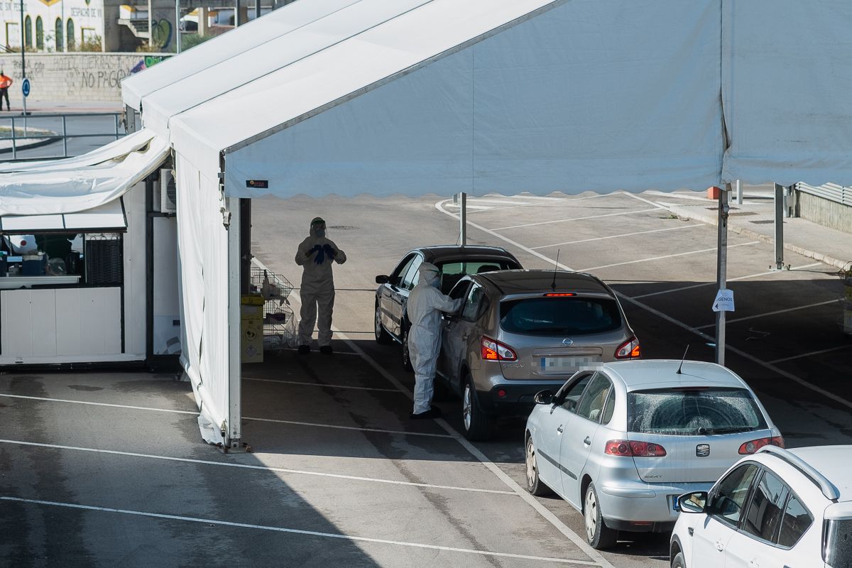 Pruebas de coronavirus en la carpa anexa al hospital de Jerez.