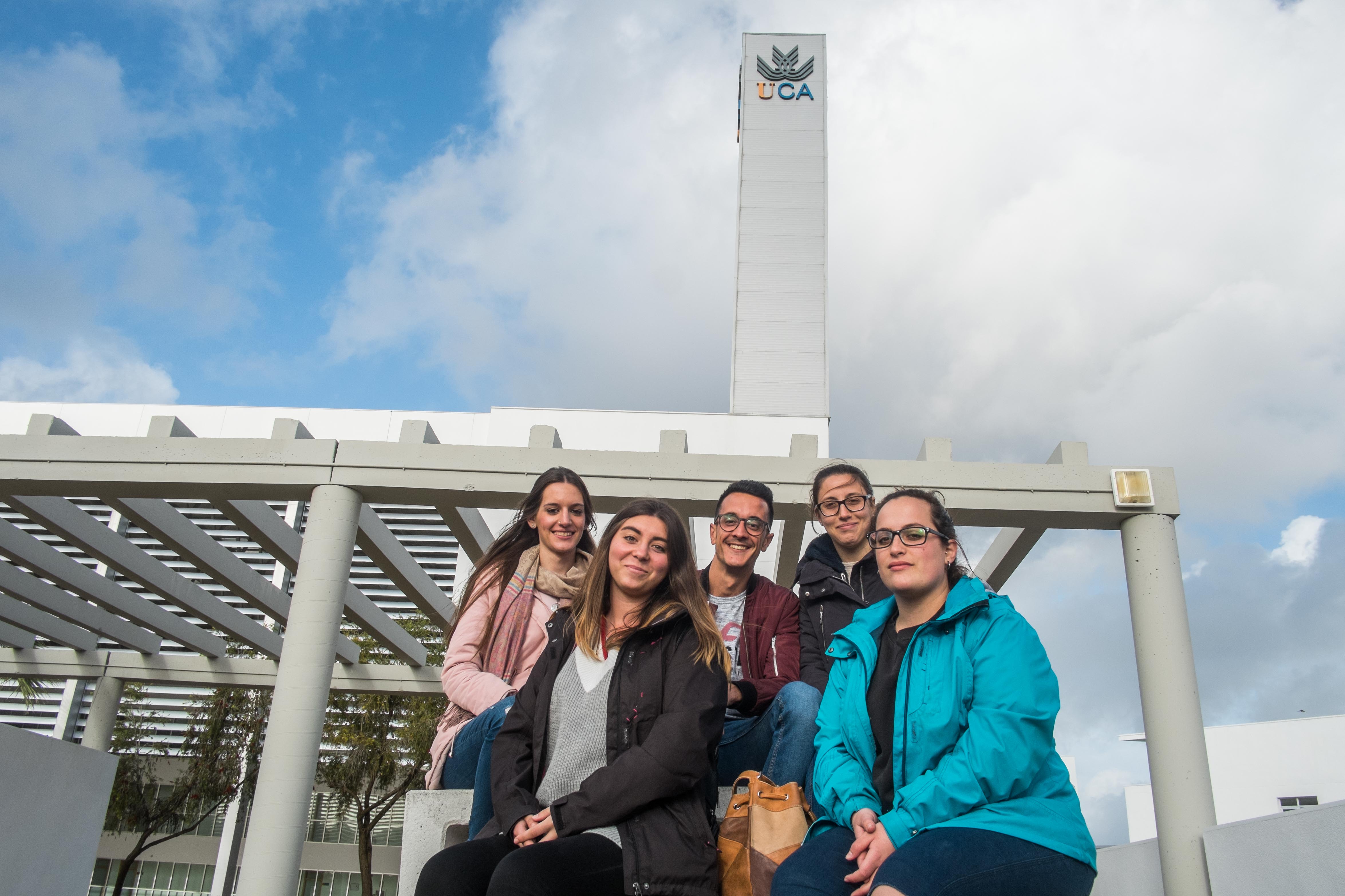 Violeta Rodríguez, Sara Peña, Cristina Carmona, Gregorio Bello y Cristina Espinosa. FOTO: MANU GARCÍA. 