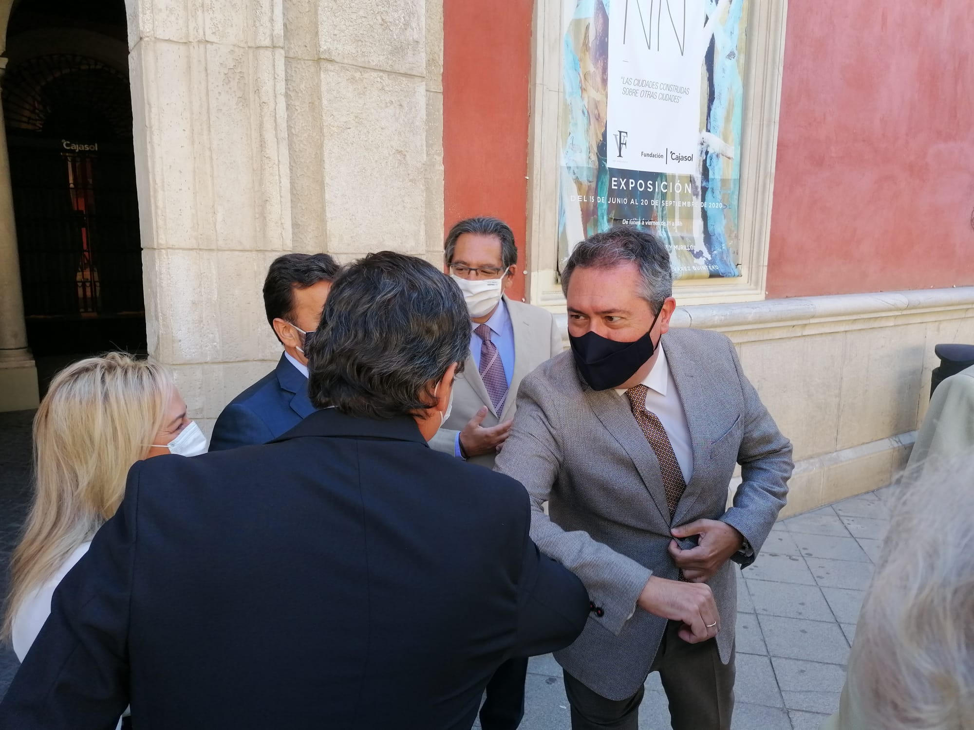 Juan Espadas saluda a Álvaro Pimentel, de Cs, en un acto reciente. FOTO: Cs