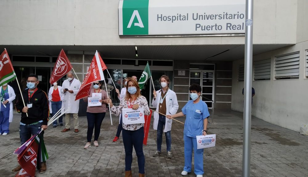 Ola de protestas este lunes, en esta imagen, personal del Hospital de Puerto Real.