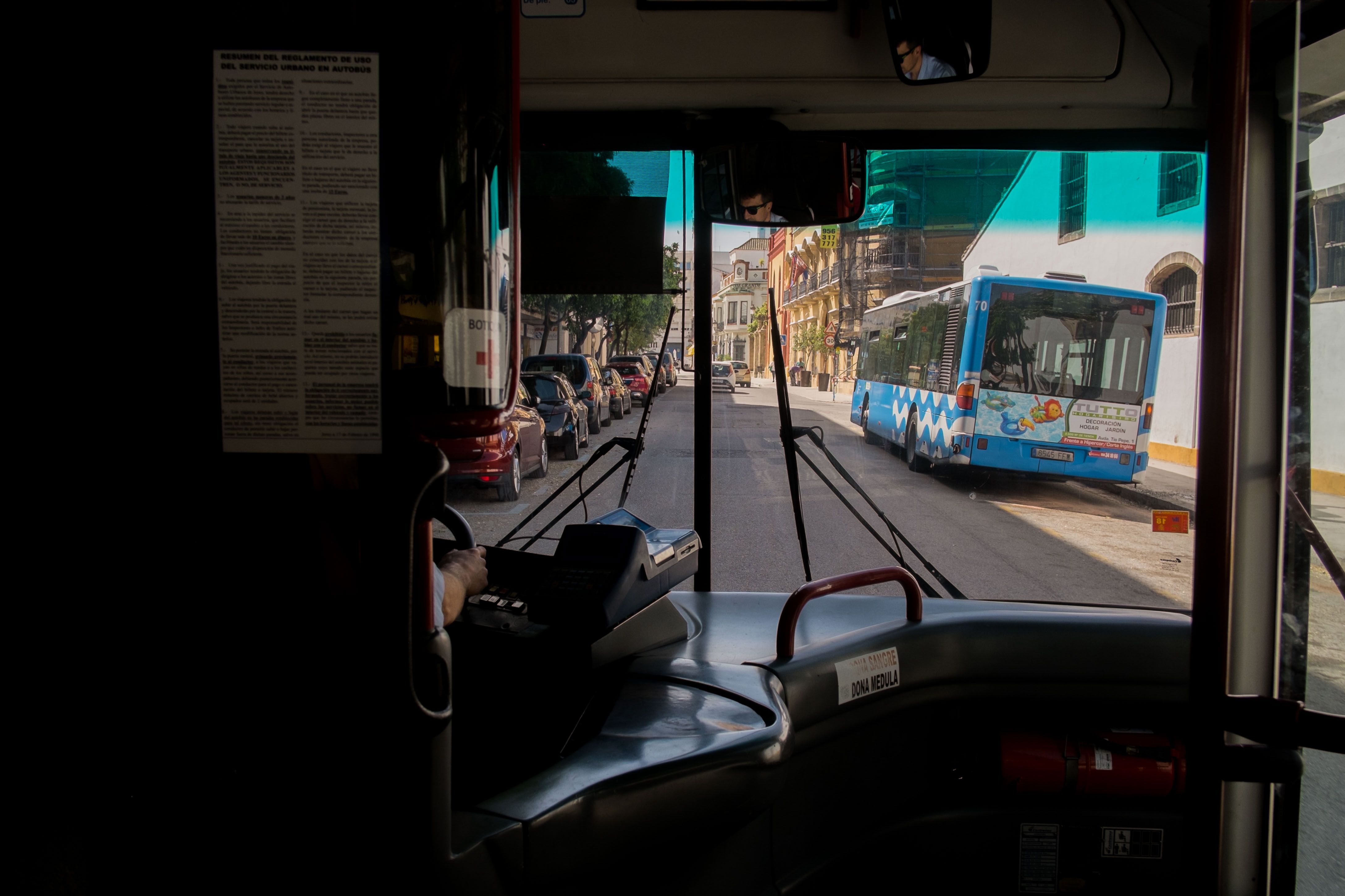 Interior de un autobús urbano en Jerez.