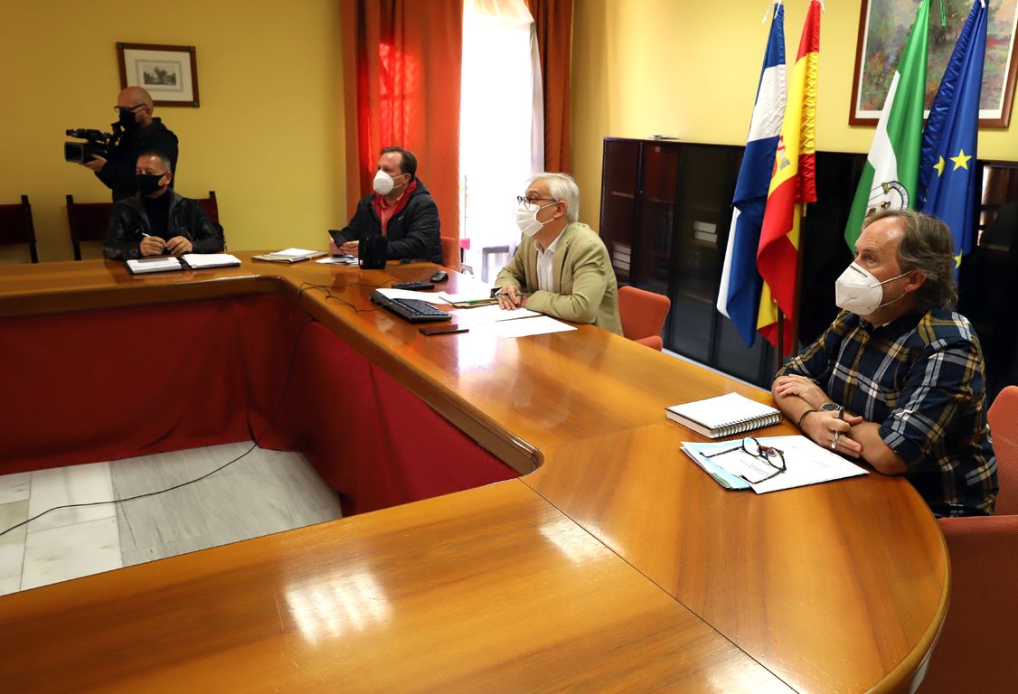 Un momento de la comisión de absentismo escolar, celebrada en el Ayuntamiento de Jerez.