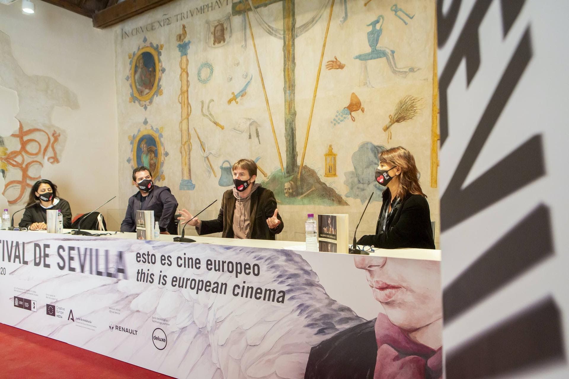 Un momento de la presentación del libro sobre el 'Nuevo cine andaluz', y Antonio de la Torre, en el centro de la imagen. Autor: Lolo Vasco