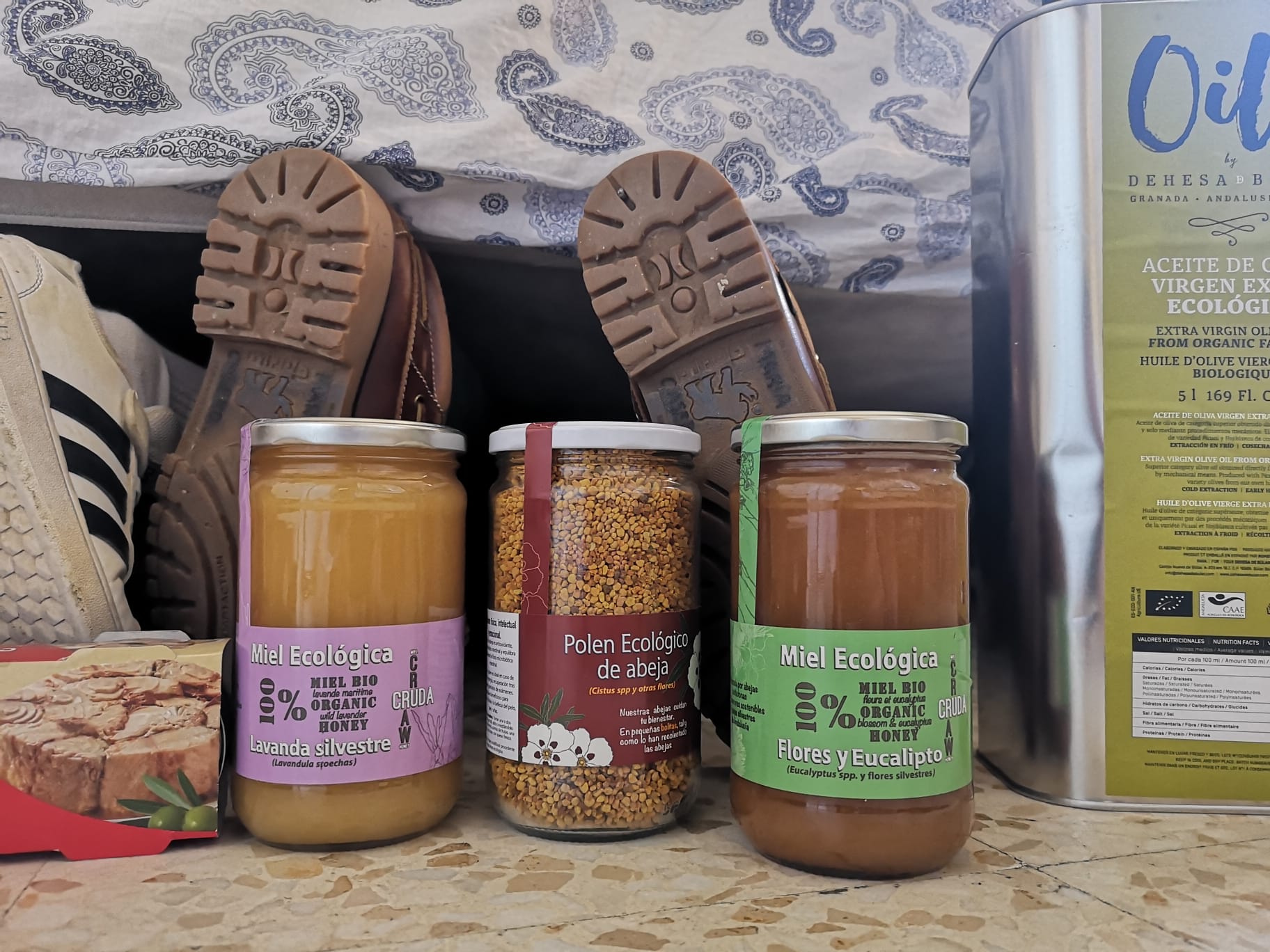 Bodegón bajo la cama.