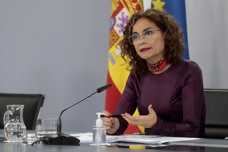 La ministra de Hacienda, María Jesús Montero, anuncia la bajada del IVA de las mascarillas.