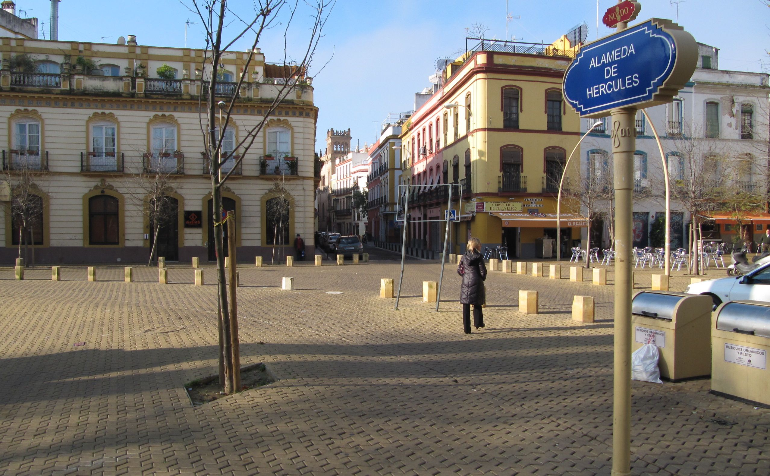 La Alameda de Hércules de Sevilla, uno de los lugares donde más han proliferado los pisos turísticos, imagen de archivo.