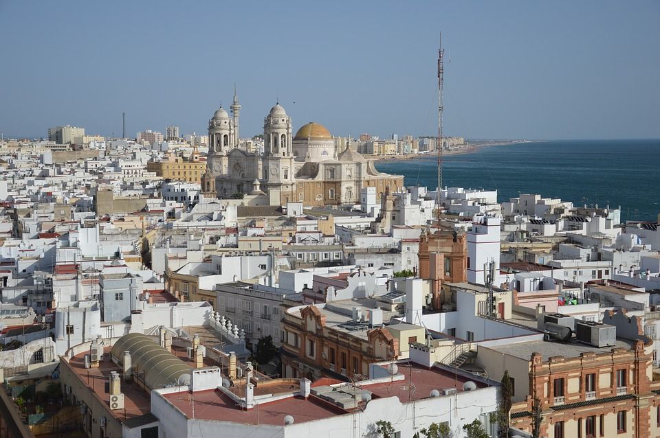 Una vista de Cádiz, ciudad en la que es toda una misión imposible encontrar vivienda a un precio decente.