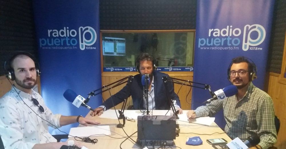 Programa de Radio Puerto, en una imagen del facebook de la emisora.