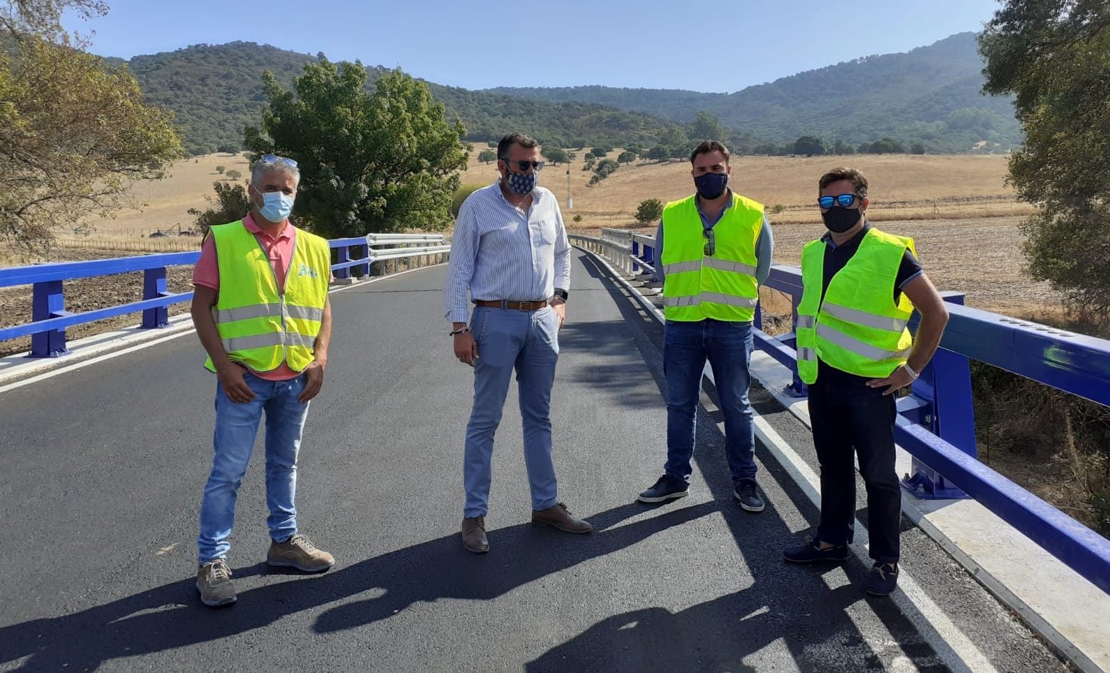 El diputado Javier Pizarro, supervisando el arreglo de carreteras de la provincia de Cádiz.