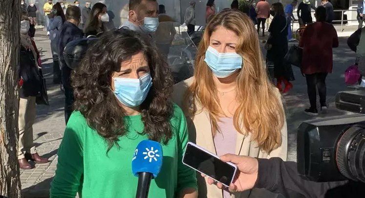 La coportavoz de Podemos Andalucía, Libertad Benítez, criticando los recortes en Sanidad del Gobierno andaluz.