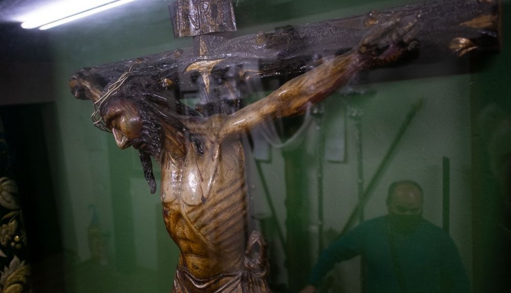 Cristo primitivo de la hermandad que quemó en la capilla de la Sangre. 