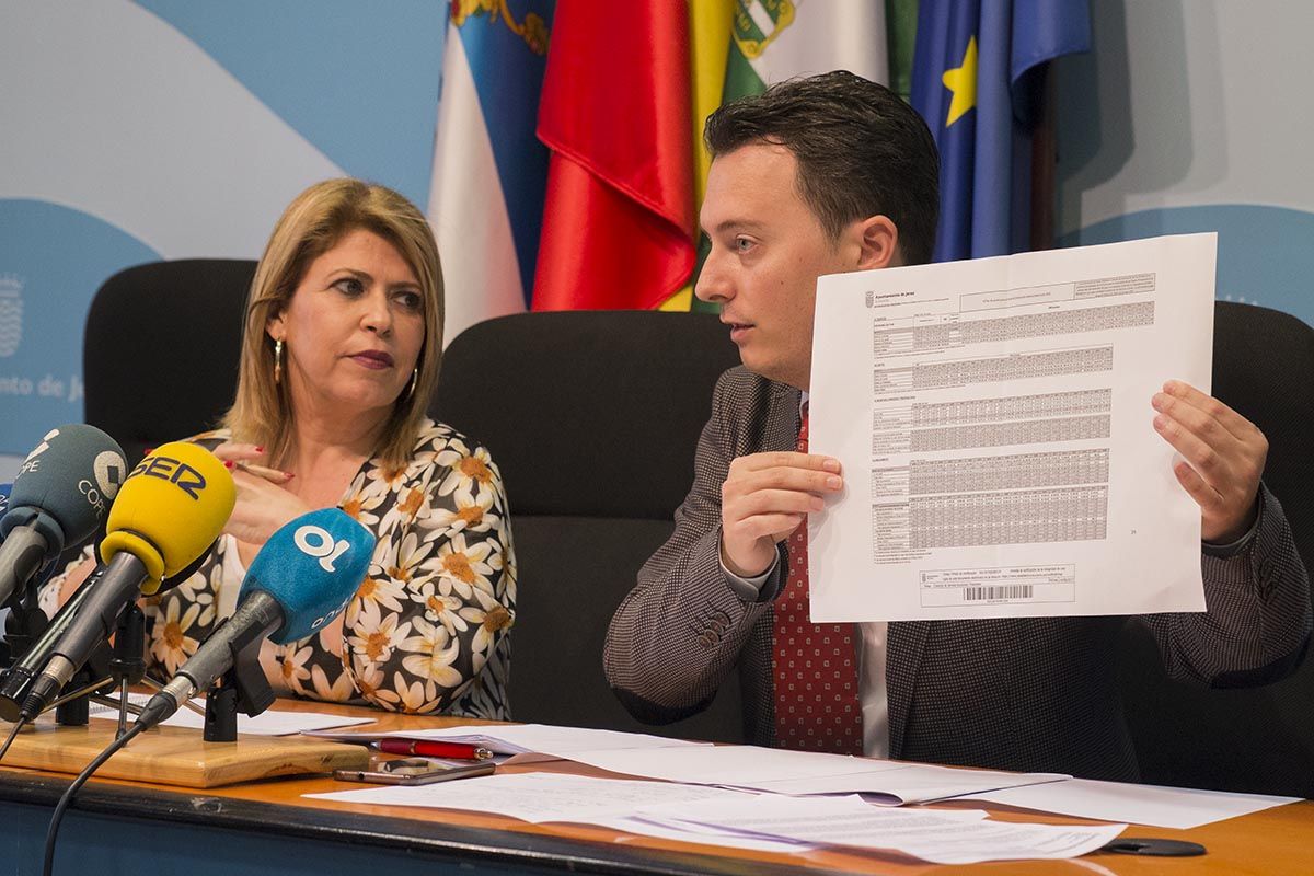Mamen Sánchez y Santiago Galván, en rueda de prensa. FOTO: MANU GARCíA.