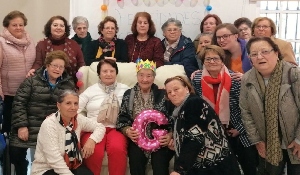 Grupo de mujeres de Paterna de Rivera.