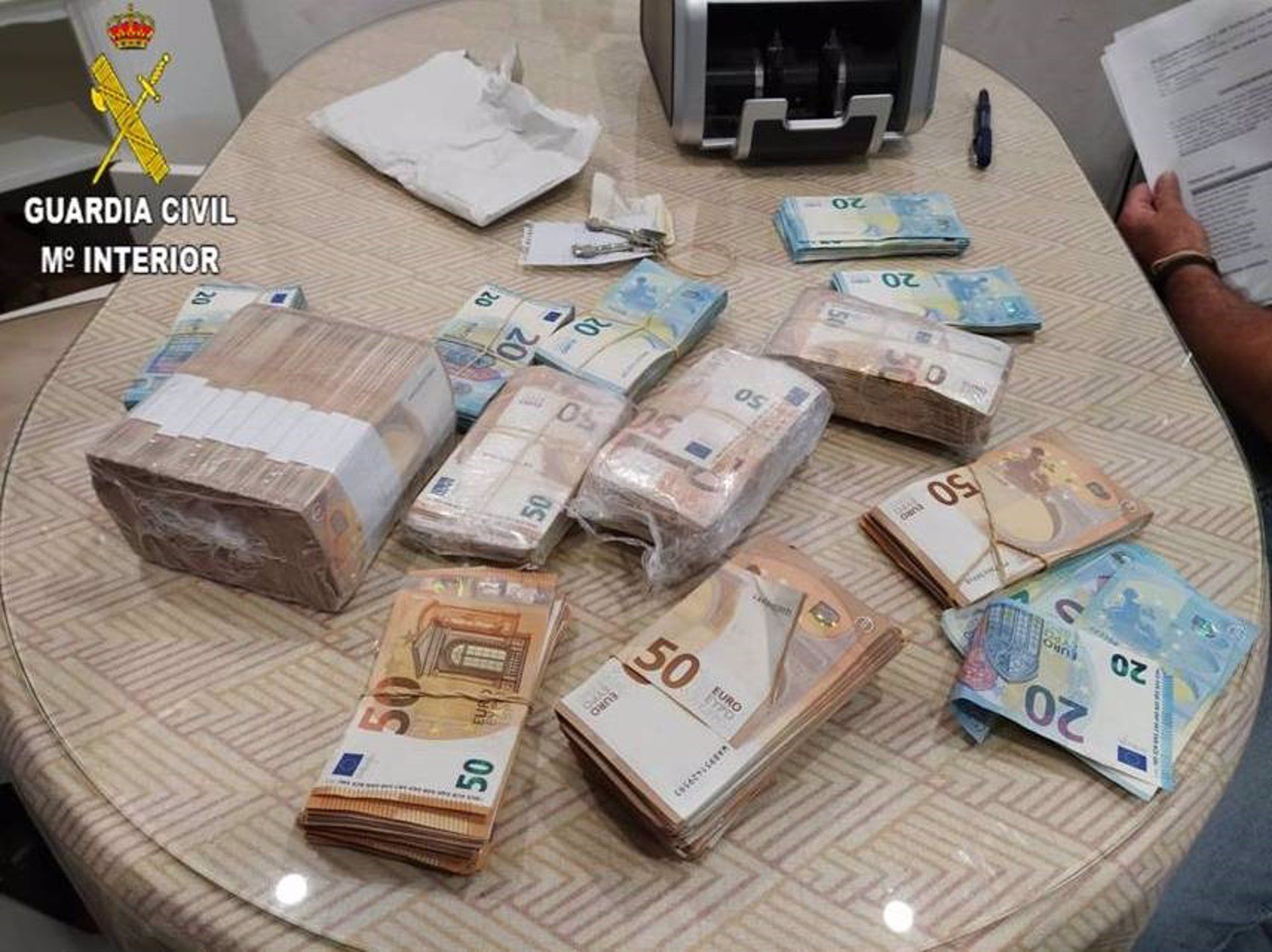Dinero en efectivo intervenido en una operación contra el narcotráfico.