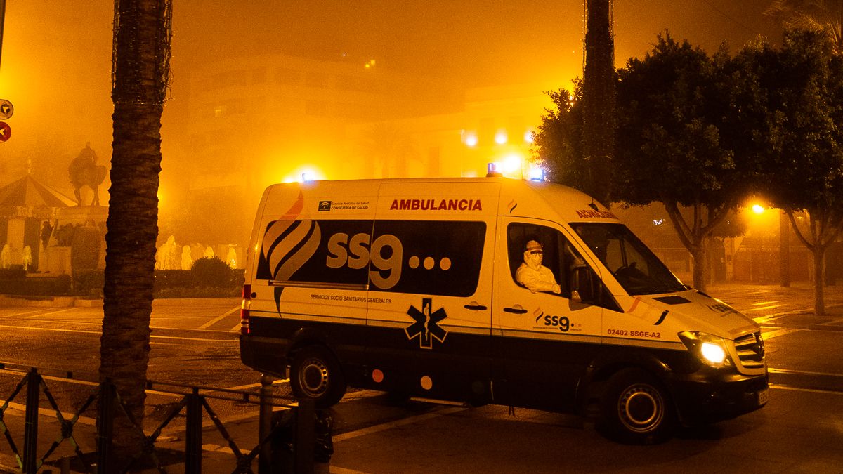 Una ambulancia en el centro de Jerez, en una imagen reciente.