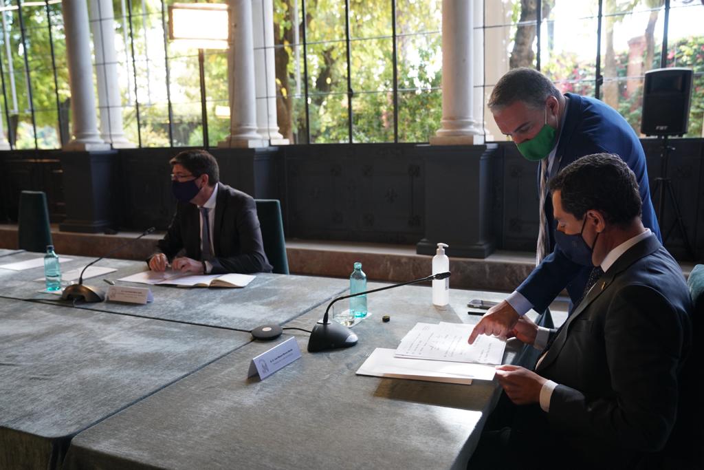 Moreno, Bendodo y Marín, en una reunión reciente. FOTO: Junta Moreno, Bendodo y Marín, en una reunión reciente. FOTO: Junta