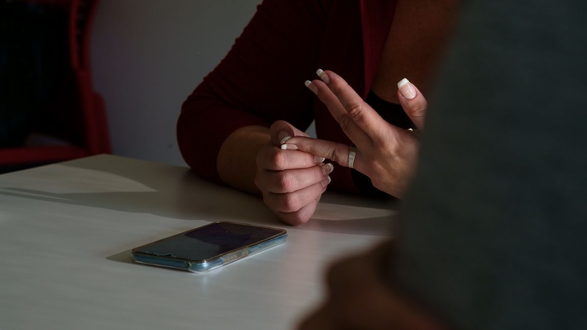 Una víctima de violencia de género, en una imagen de archivo durante un testimonio para un reportaje de lavozdelsur.es. Nueva detención por agredir a una pareja.