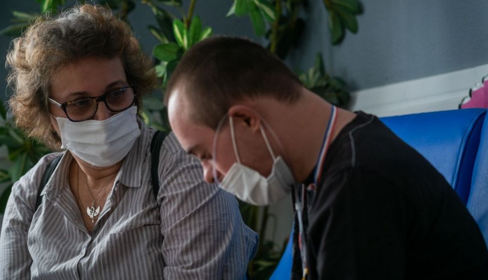 Inma junto a su hijo Jorge durante la entrevista. 