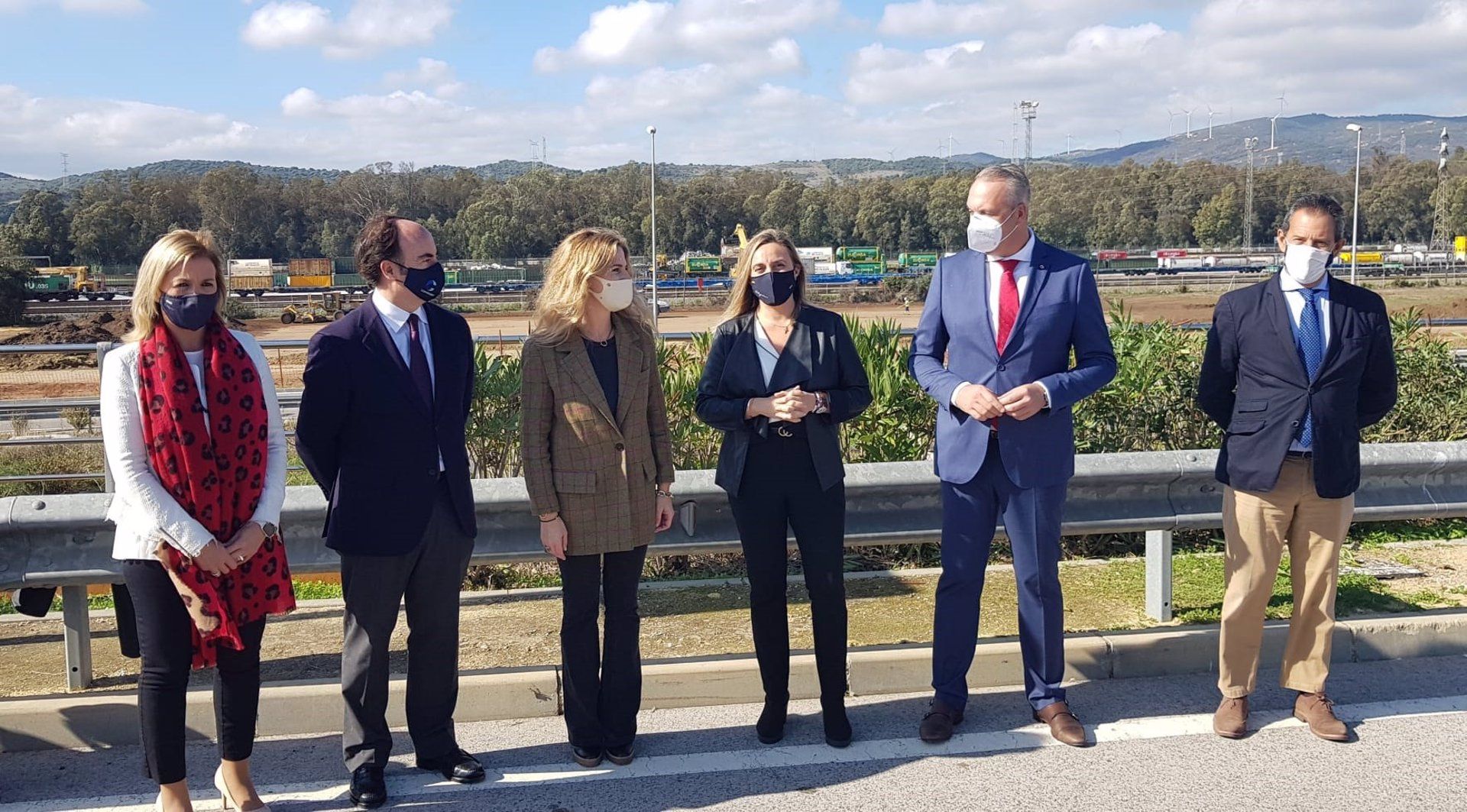 Marifrán Carazo, Juan Carlos Ruiz Boix y Ana Mestre durante la colocación de la primera piedra de las obras de urbanización de la zona intermodal del sector San Roque.