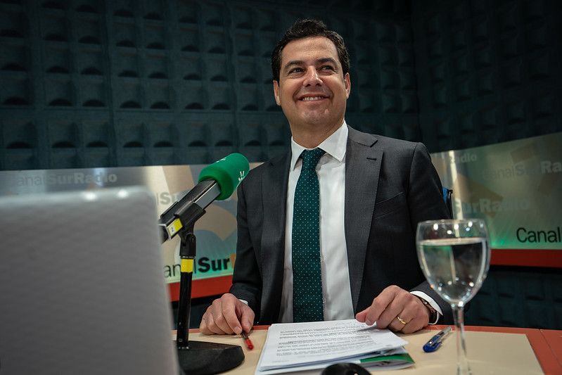 El presidente de la Junta de Andalucía, Juan Manuel Moreno, en un programa de Canal Sur Radio.
