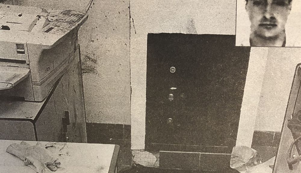 Escena del crimen de Juan Holgado, fotografiada por Esteban Pérez. Y una imagen del joven asesinado en la portada que publicó el día después el rotativo local 'Información Jerez'.