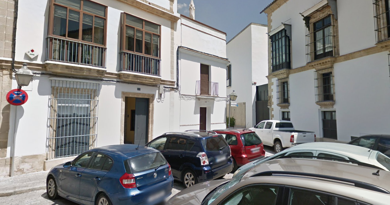 Vista de la calle San Fernando, donde se ubica la vivienda turística en la que se desarrolló la fiesta, en una imagen de Google Maps.