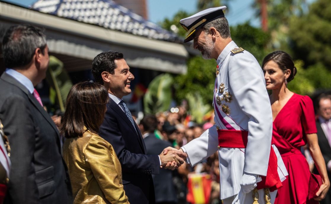 Moreno Bonilla, con el rey Felipe VI, en un acto en Sevilla en el pasado. FOTO: Junta