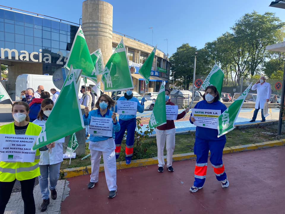 Protesta reciente de profesionales afiliados al Satse, en defensa de los derechos de los sanitarios andaluces.  SATSE
