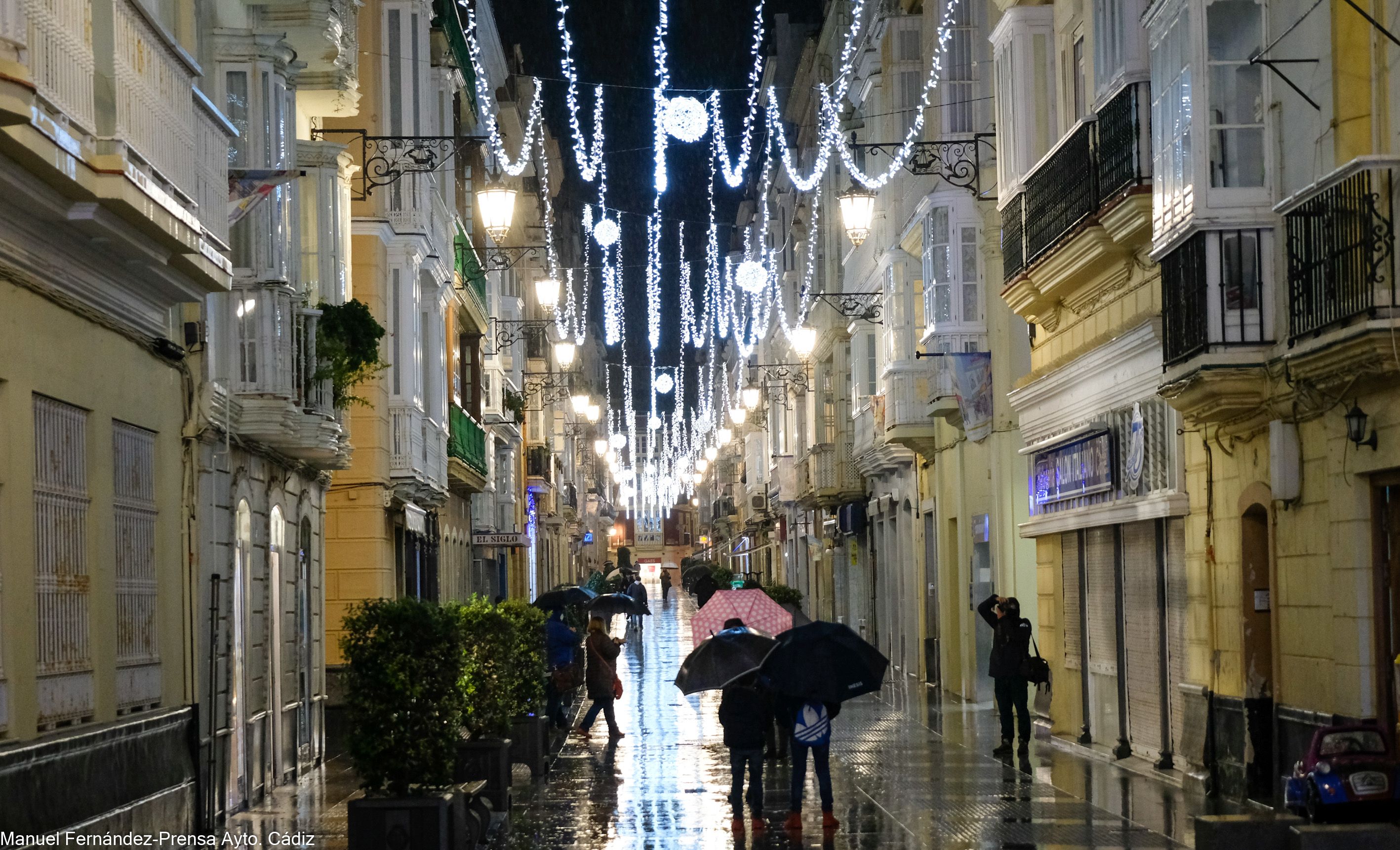 Calles de Cádiz tras inaugurarse el alumbrado de 2020, este pasado jueves. Calles de Cádiz tras inaugurarse el alumbrado de 2020, este pasado jueves.