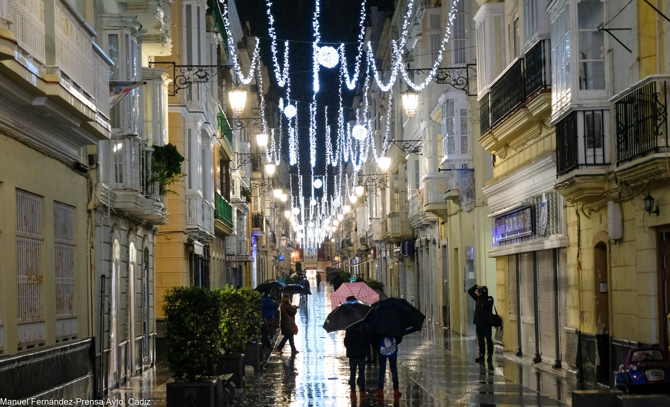 Calles de Cádiz tras inaugurarse el alumbrado de 2020, este pasado jueves.