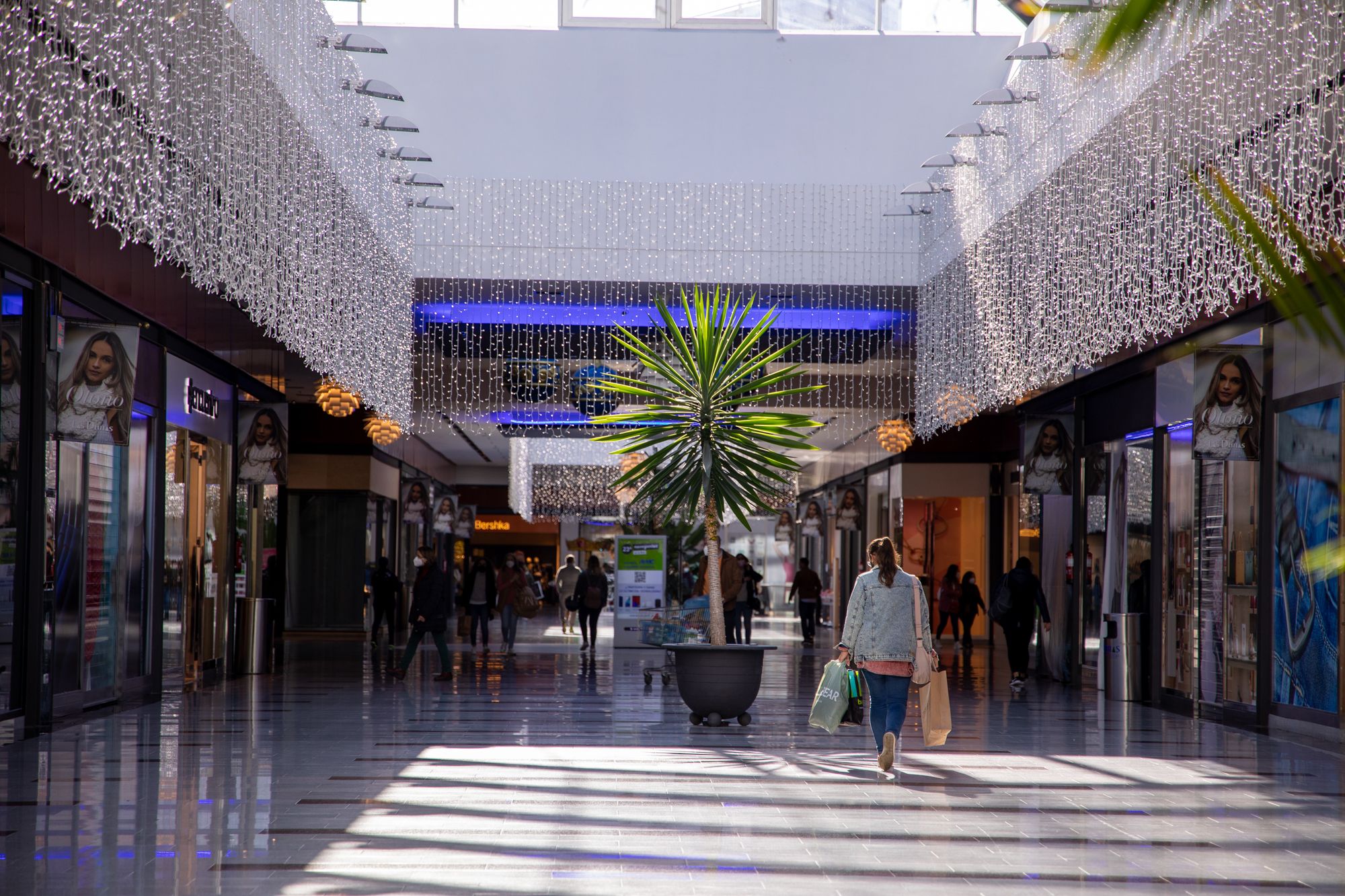 Los centros comerciales, entre  los lugares donde hay más posibilidades de contagiarse de covid.